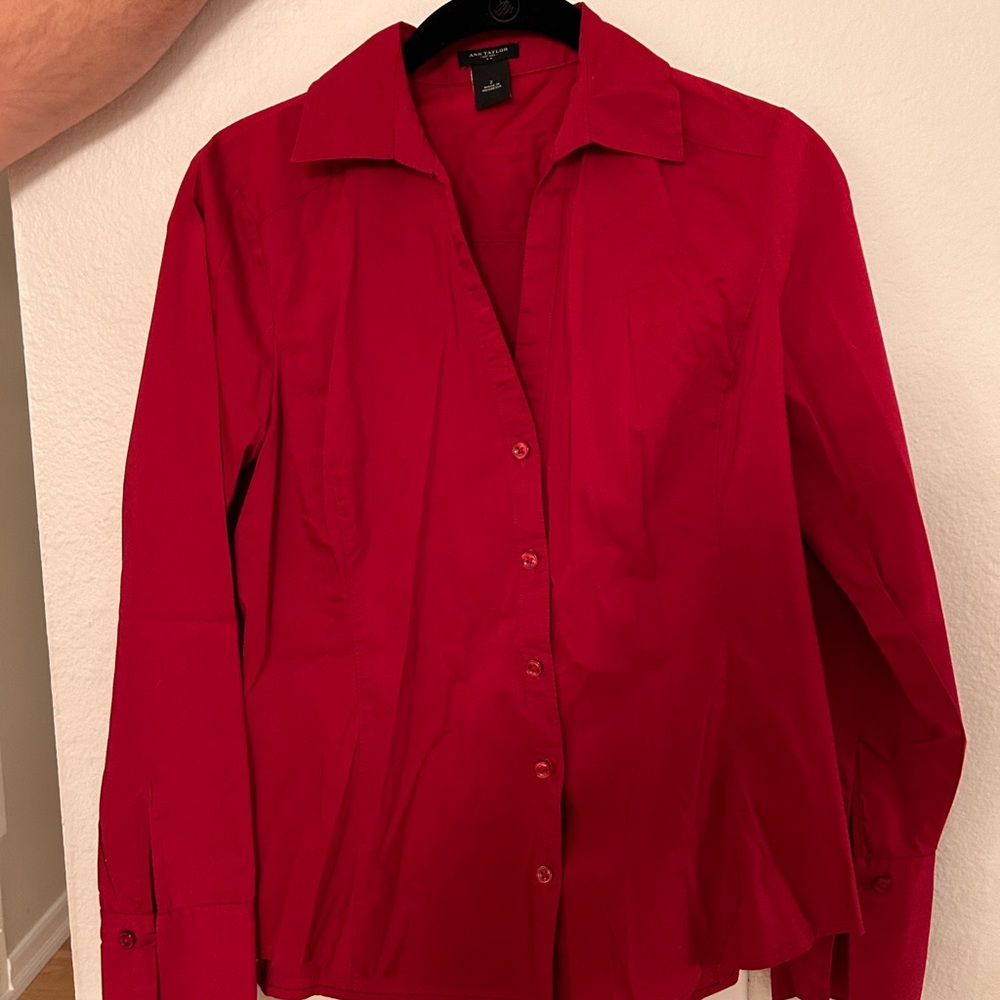 Ann Taylor Sz 2 deep red blouse